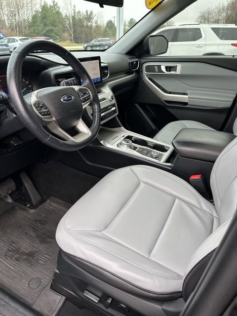 Used 2021 Ford Explorer XLT w/ XLT Sport Appearance Package image 11