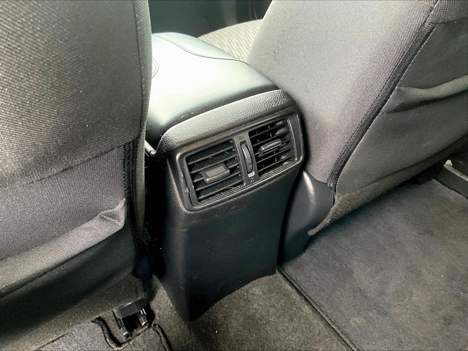 Used 2019 Nissan Rogue SV w/ Premium Package FWD image 10