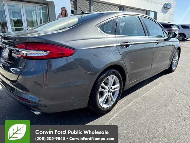 Used 2018 Ford Fusion SE w/ Fusion SE Technology Package FWD image 6