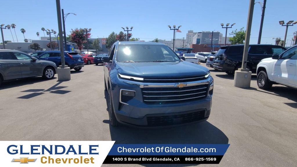 Certified 2025 Chevrolet Traverse LT FWD image 3