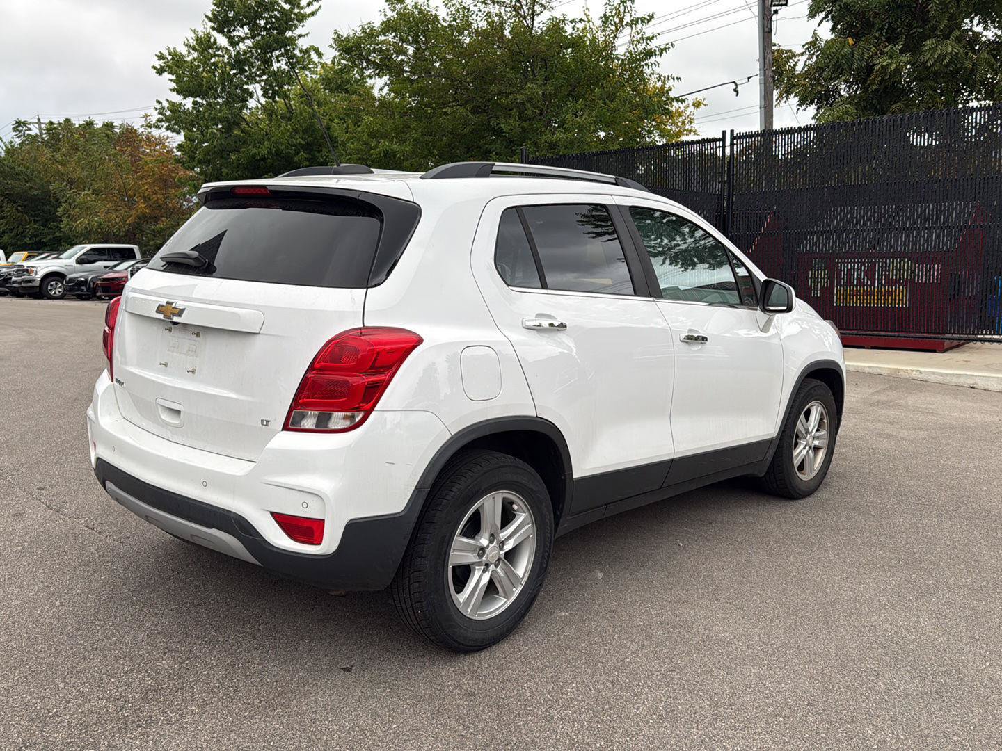 Used 2017 Chevrolet Trax LT w/ Driver Confidence Package FWD image 3