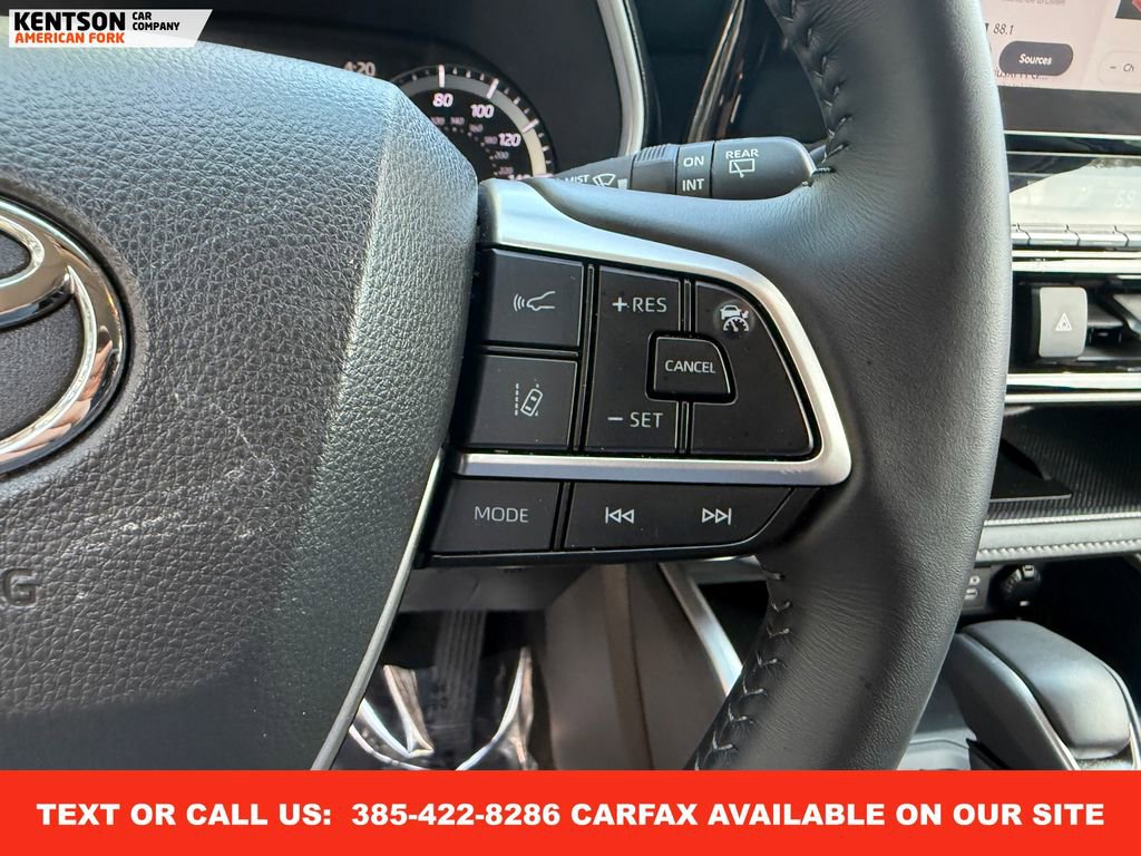 Used 2025 Toyota Highlander XLE image 19