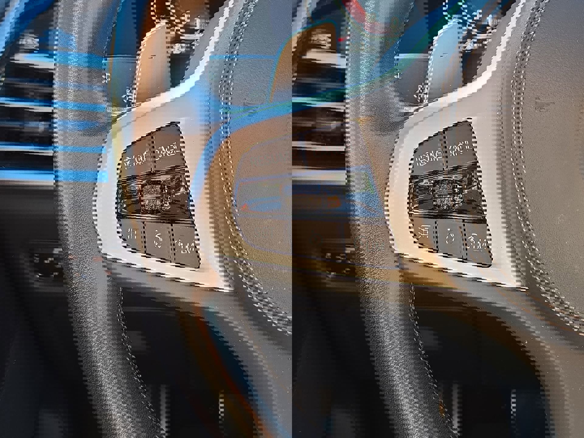 Used 2022 BMW X7 xDrive40i w/ M Sport Package image 21