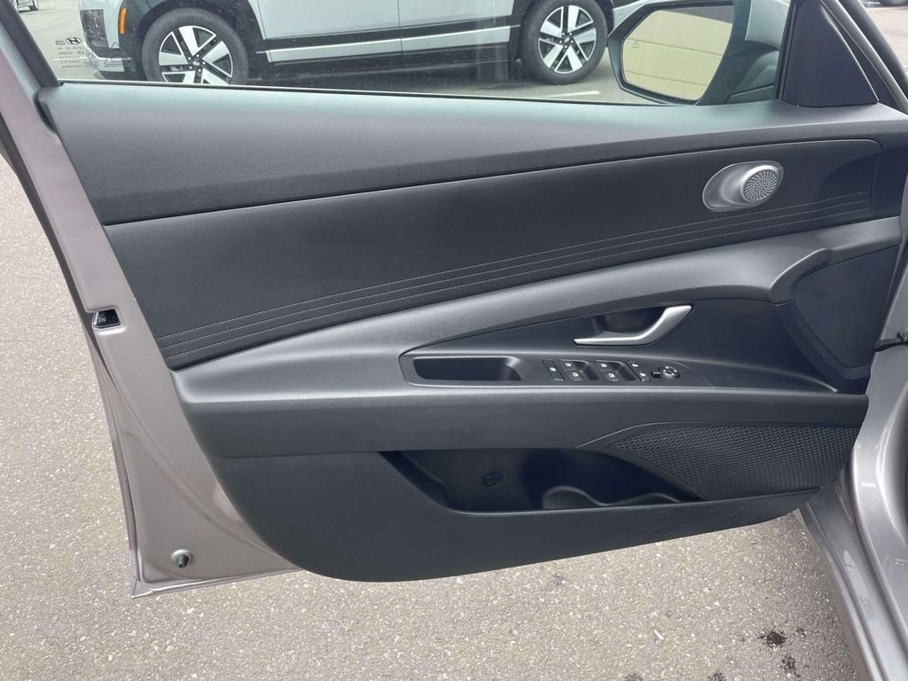 Used 2023 Hyundai Elantra SEL image 16