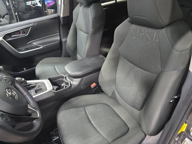 Used 2021 Toyota RAV4 XLE w/ Convenience Package AWD/4WD image 18