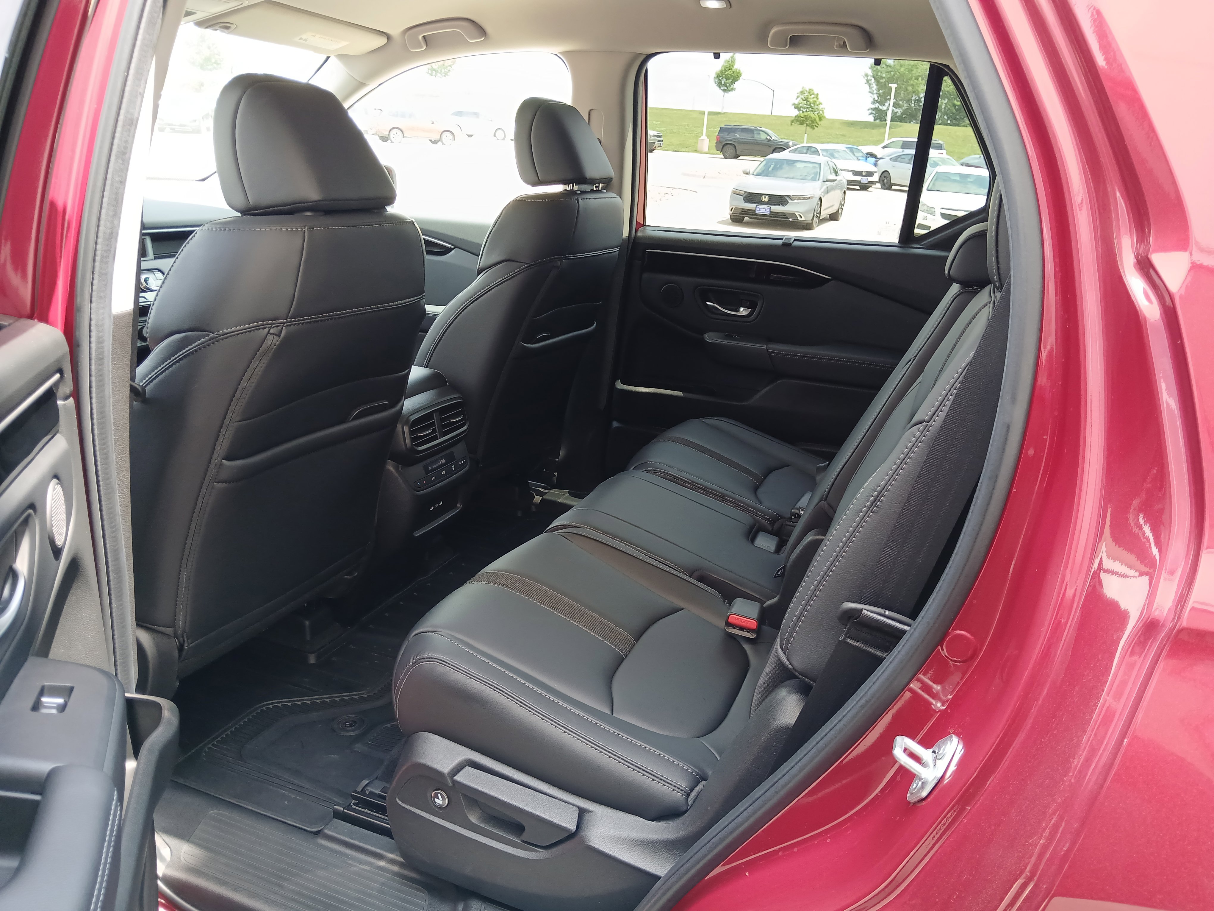 Used 2025 Honda Pilot EX-L image 9
