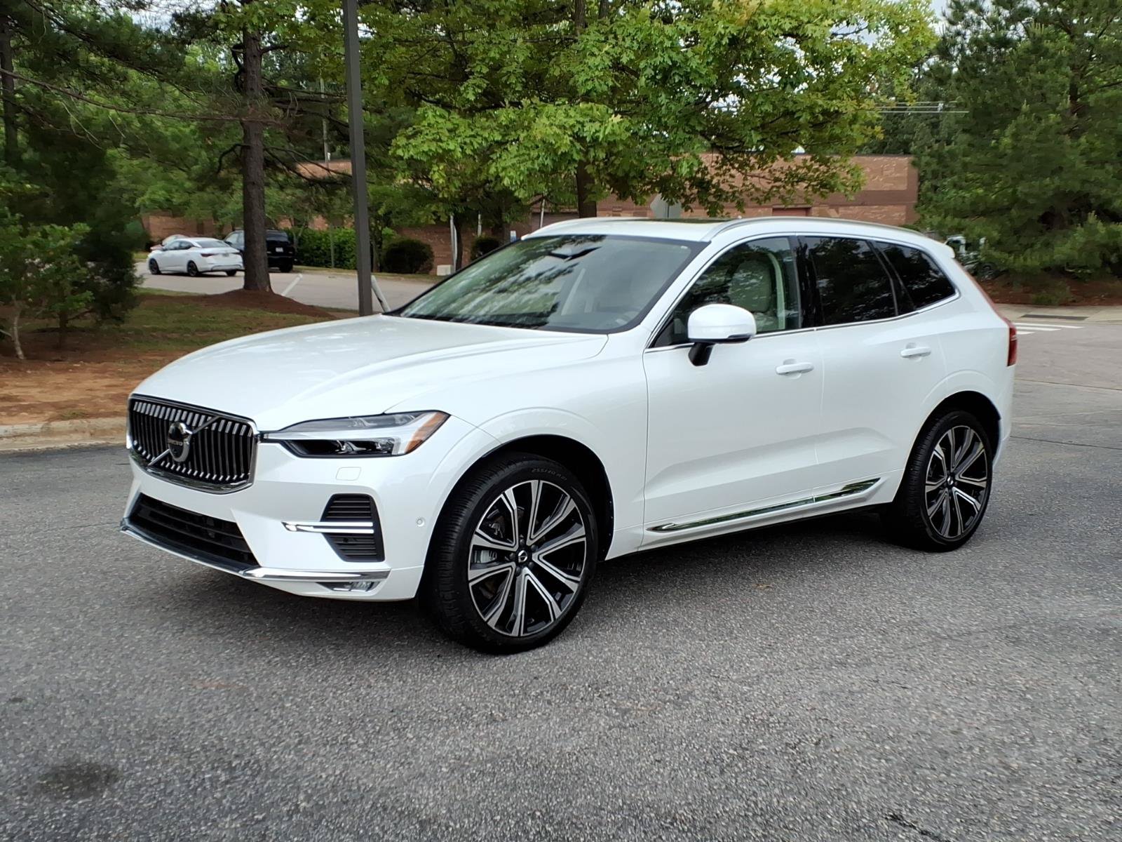 Certified 2023 Volvo XC60 B5 Ultimate w/ Climate Package FWD image 9