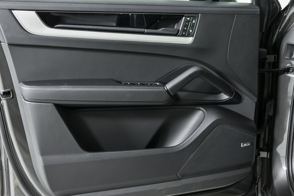 New 2025 Porsche Cayenne Coupe image 6