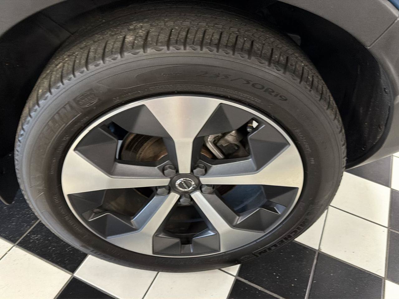 Used 2023 Volvo XC40 B5 Plus w/ Driver Assist Package AWD/4WD image 8
