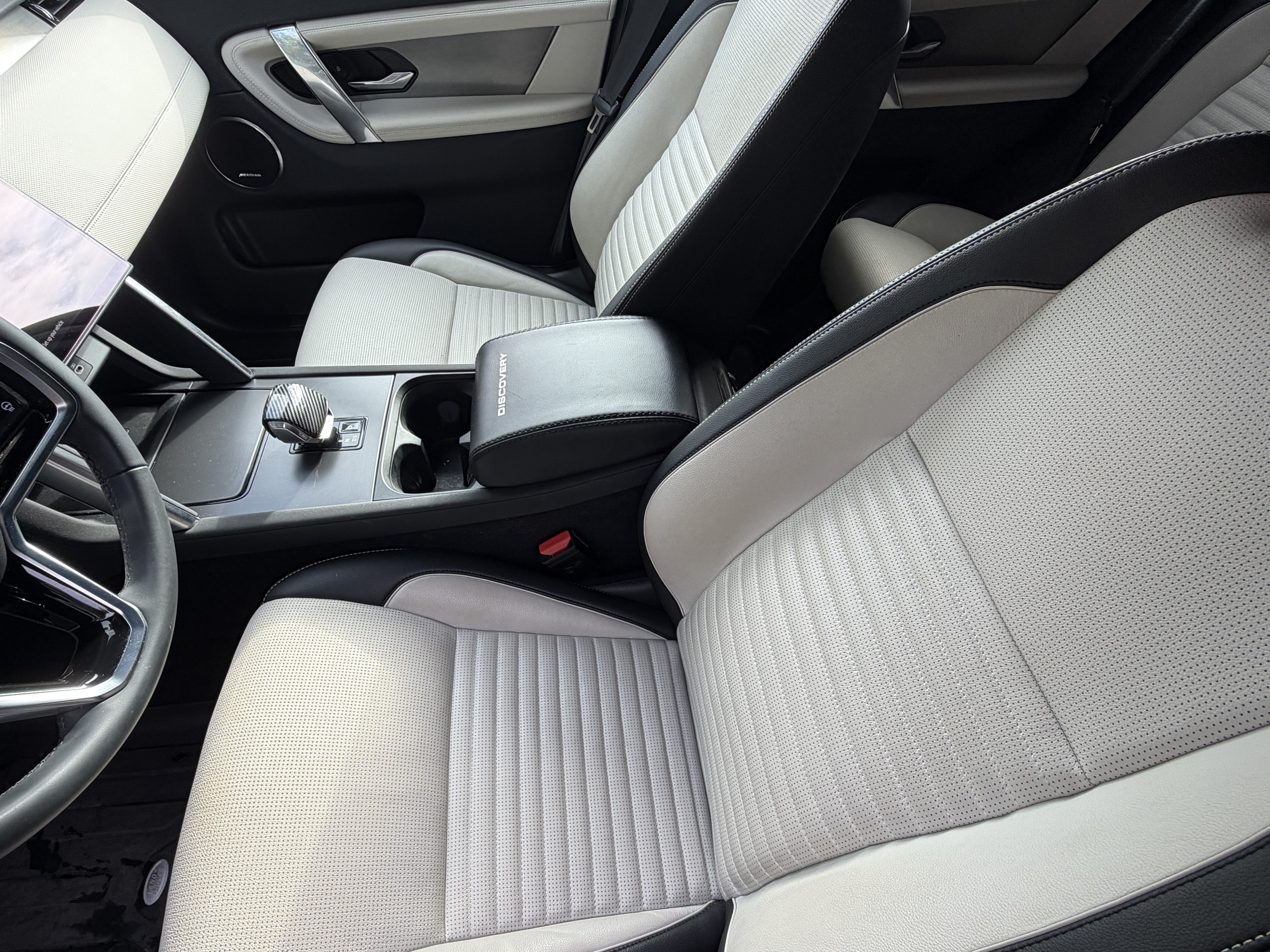 Used 2024 Land Rover Discovery Sport Dynamic SE AWD/4WD image 15