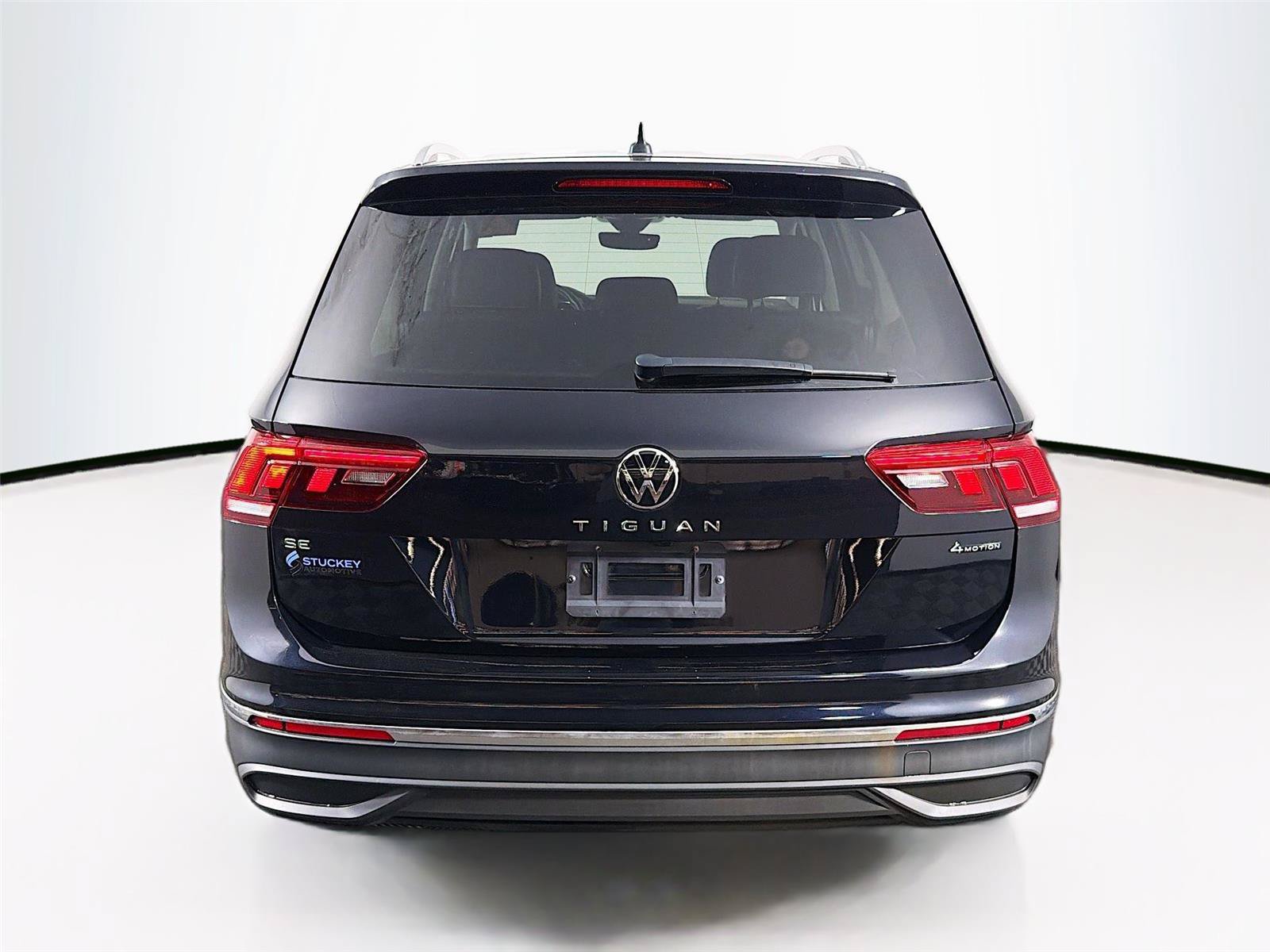 Used 2023 Volkswagen Tiguan SE w/ Panoramic Sunroof Package AWD/4WD image 10