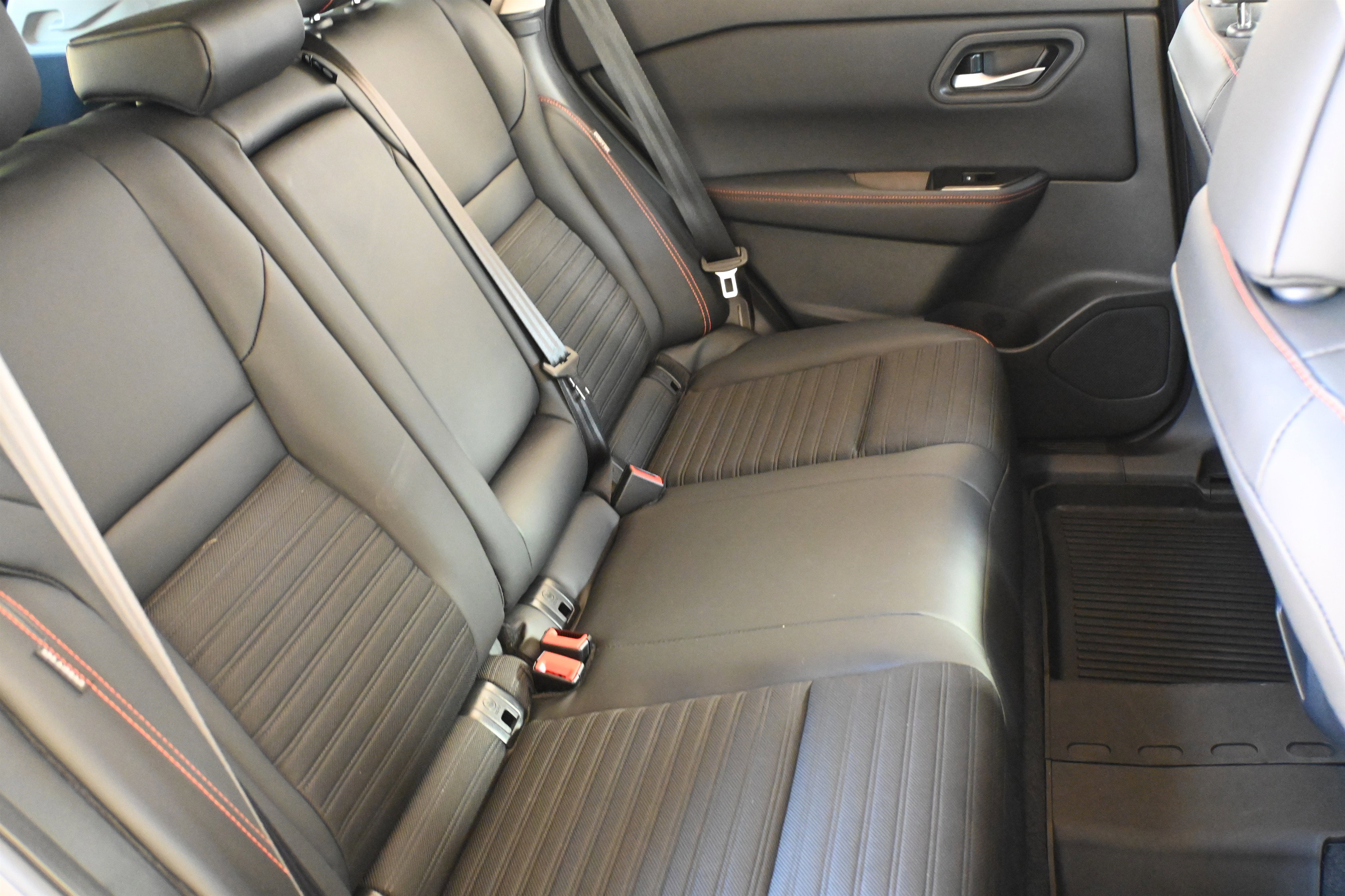 Used 2025 Nissan Rogue SV image 20