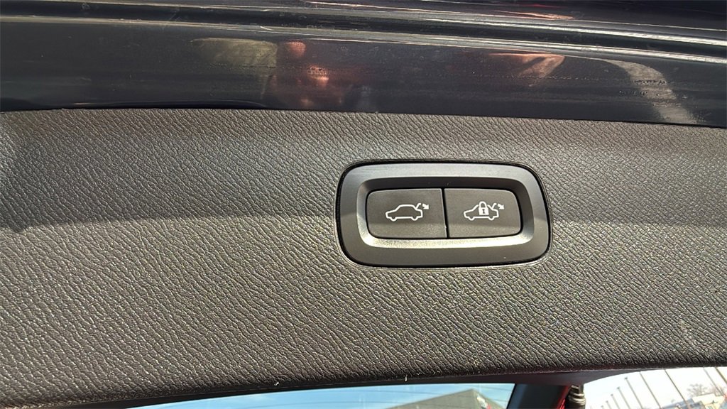 Certified 2024 Volvo XC90 T8 Plus w/ Protection Package Premier image 31