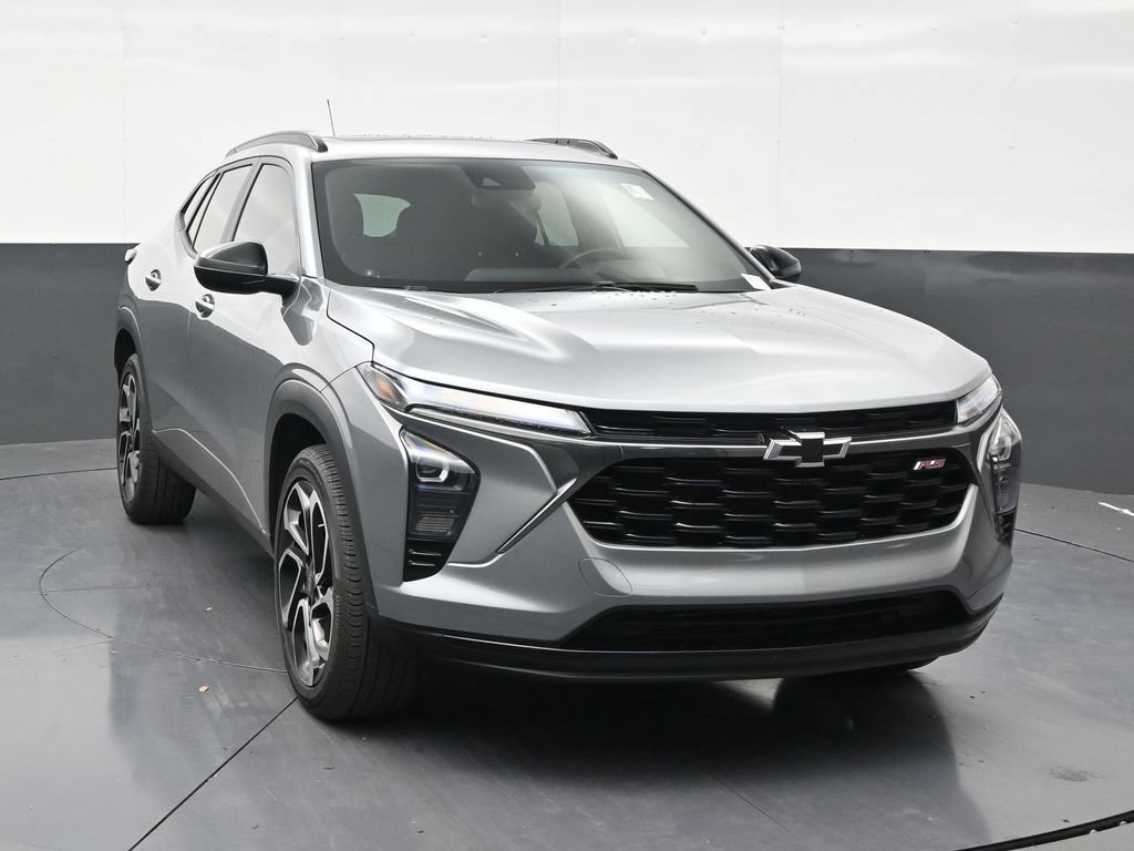 Used 2025 Chevrolet Trax RS w/ Sunroof Package FWD image 7