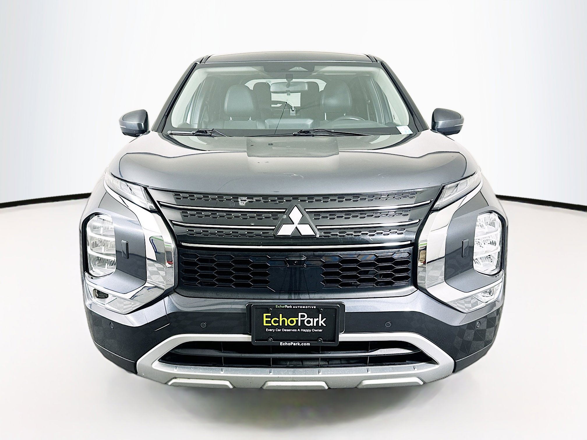 Used 2024 Mitsubishi Outlander SE image 2