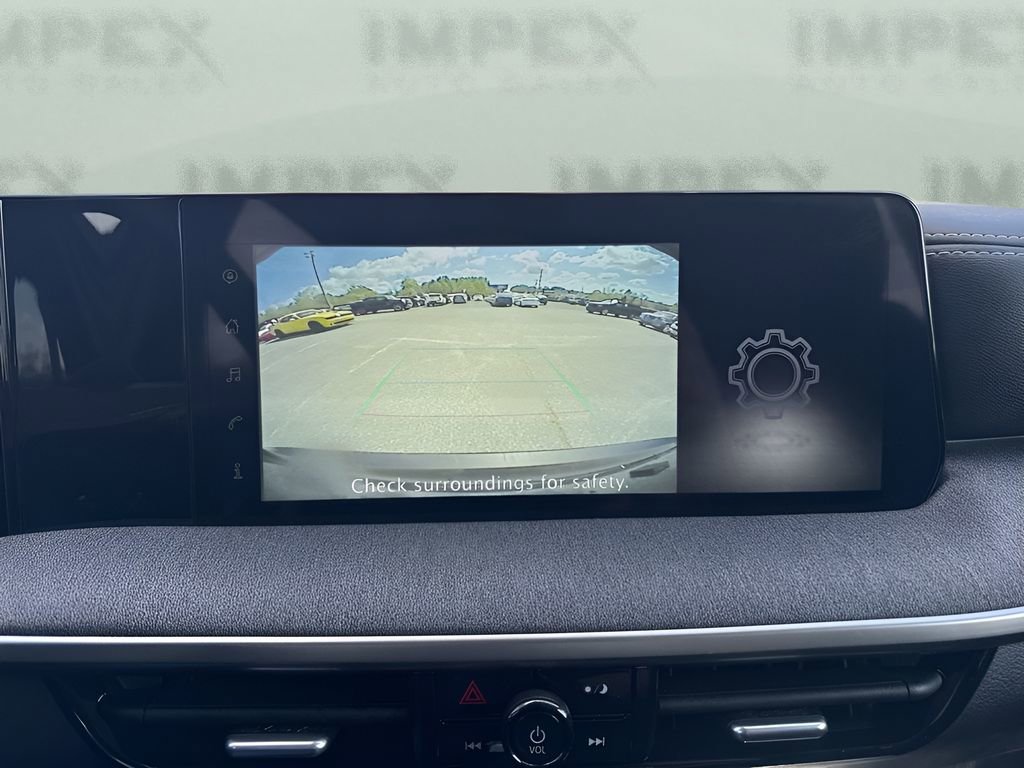 Used 2025 Nissan Kicks SV AWD/4WD image 17