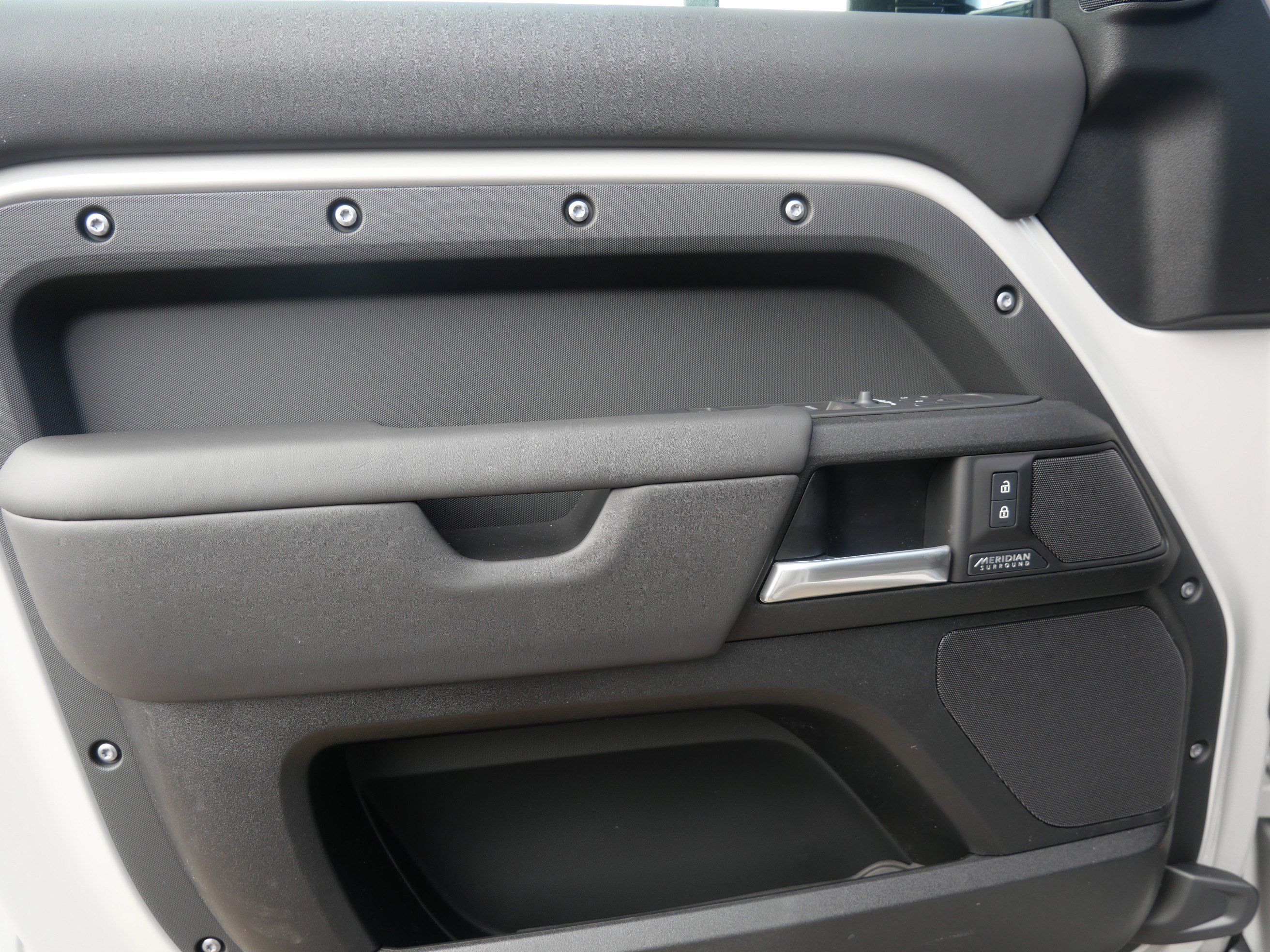 New 2026 Land Rover Defender 110 X AWD/4WD image 4