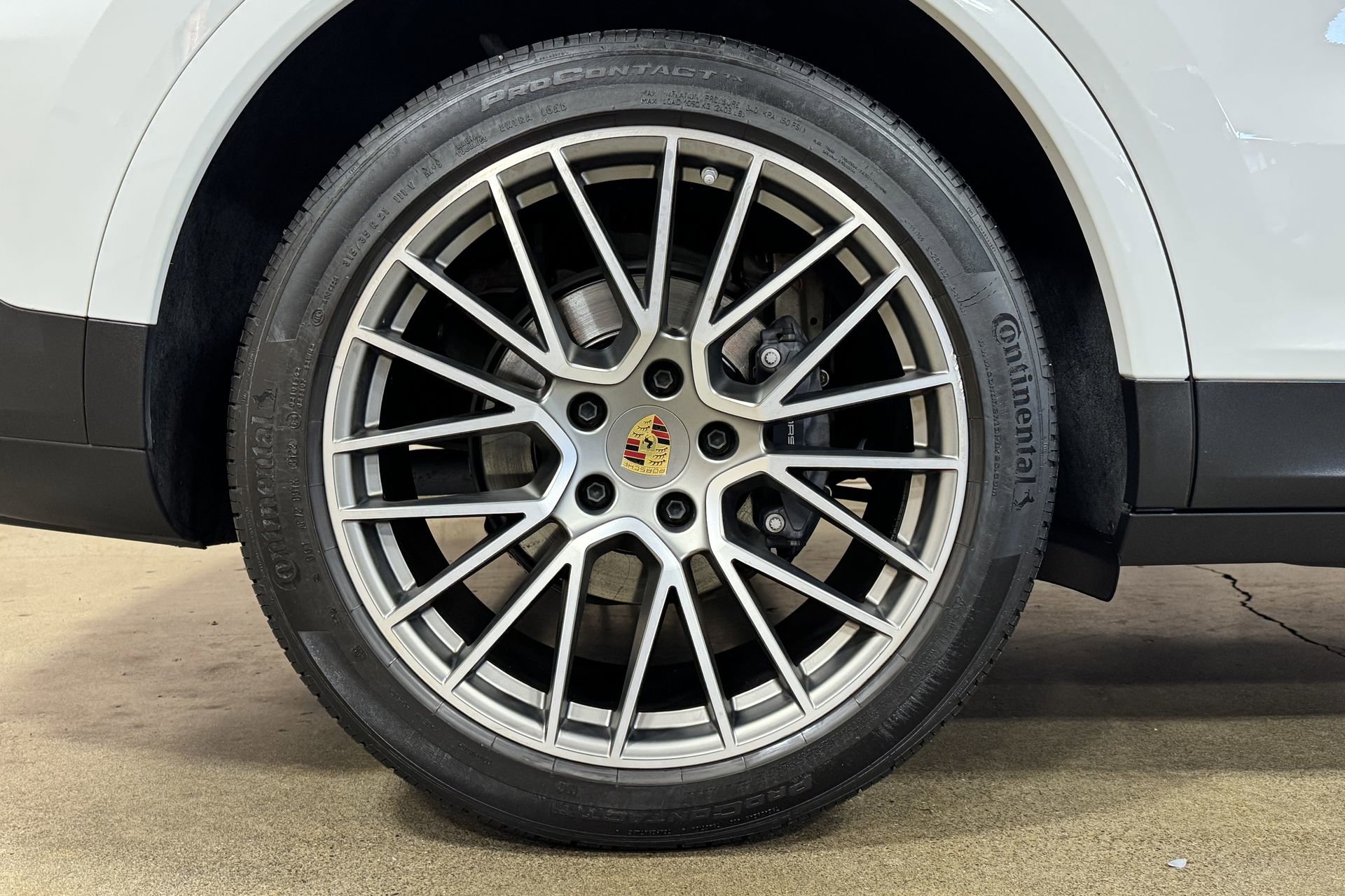 Used 2023 Porsche Cayenne Platinum Edition AWD/4WD image 17
