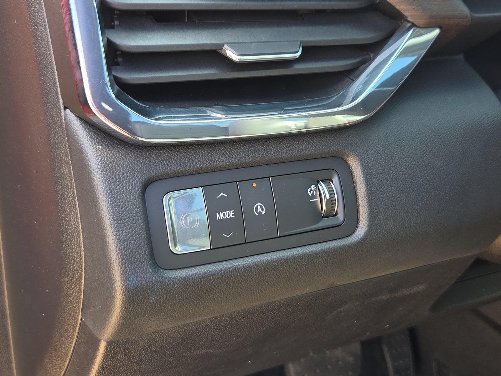 Used 2025 GMC Acadia Denali w/ Super Cruise Package FWD image 17