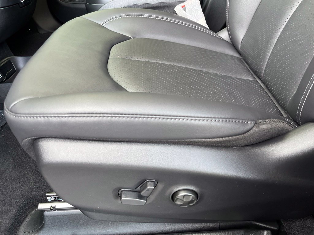 New 2027 Chrysler Pacifica Select FWD image 24
