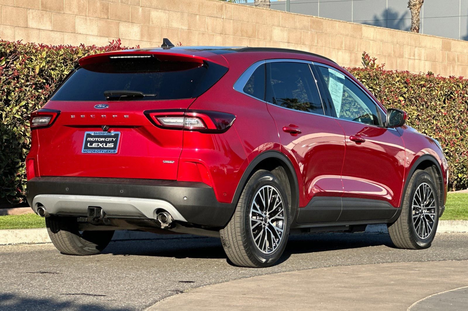 Used 2024 Ford Escape SE w/ PHEV Premium Package image 4