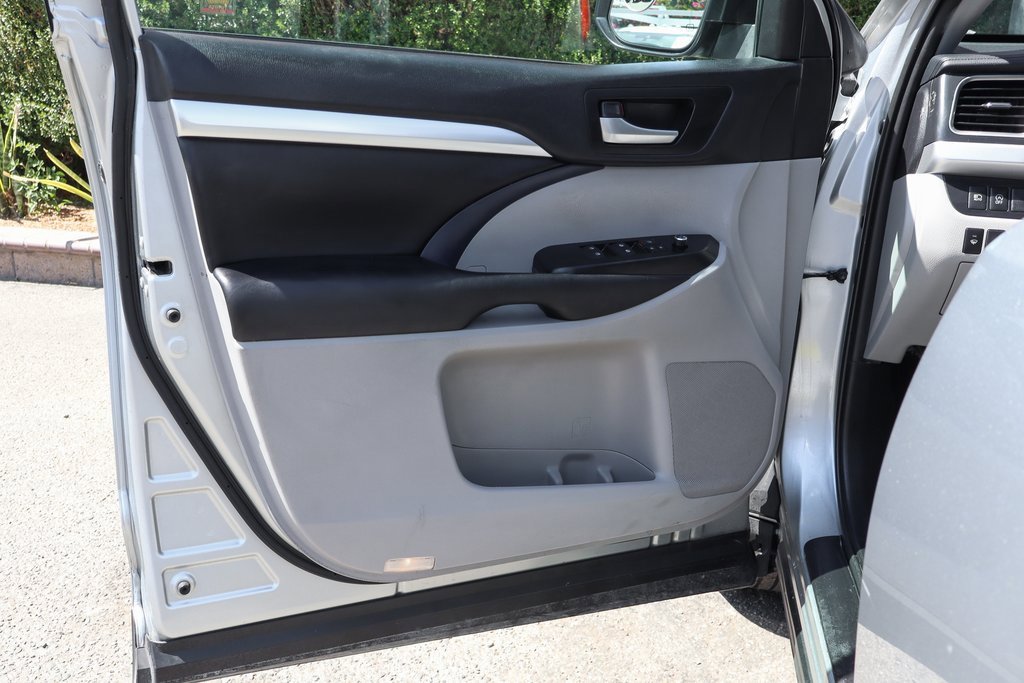 Used 2019 Toyota Highlander XLE image 14