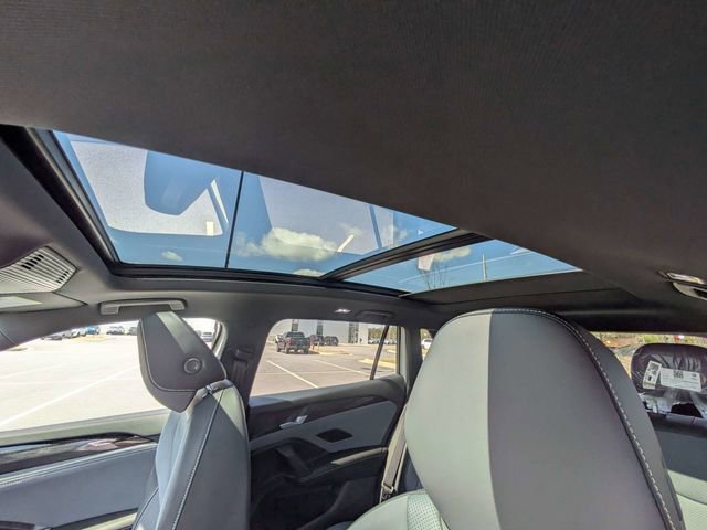 New 2026 Volkswagen Tiguan SE R-Line FWD image 19
