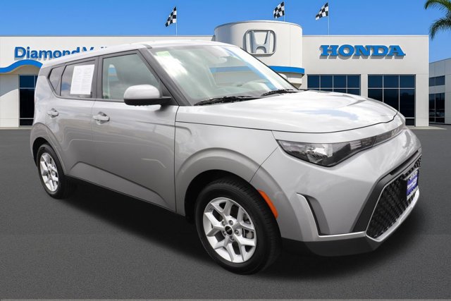 Used 2025 Kia Soul LX w/ LX Technology Package FWD image 1