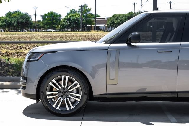 New 2026 Land Rover Range Rover Long Wheelbase SE AWD/4WD image 17