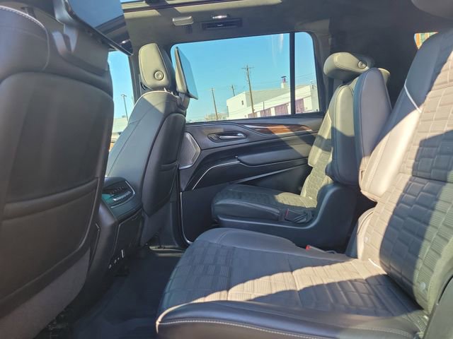 Used 2022 Cadillac Escalade ESV Sport Platinum w/ Heavy-Duty Trailer Package image 30