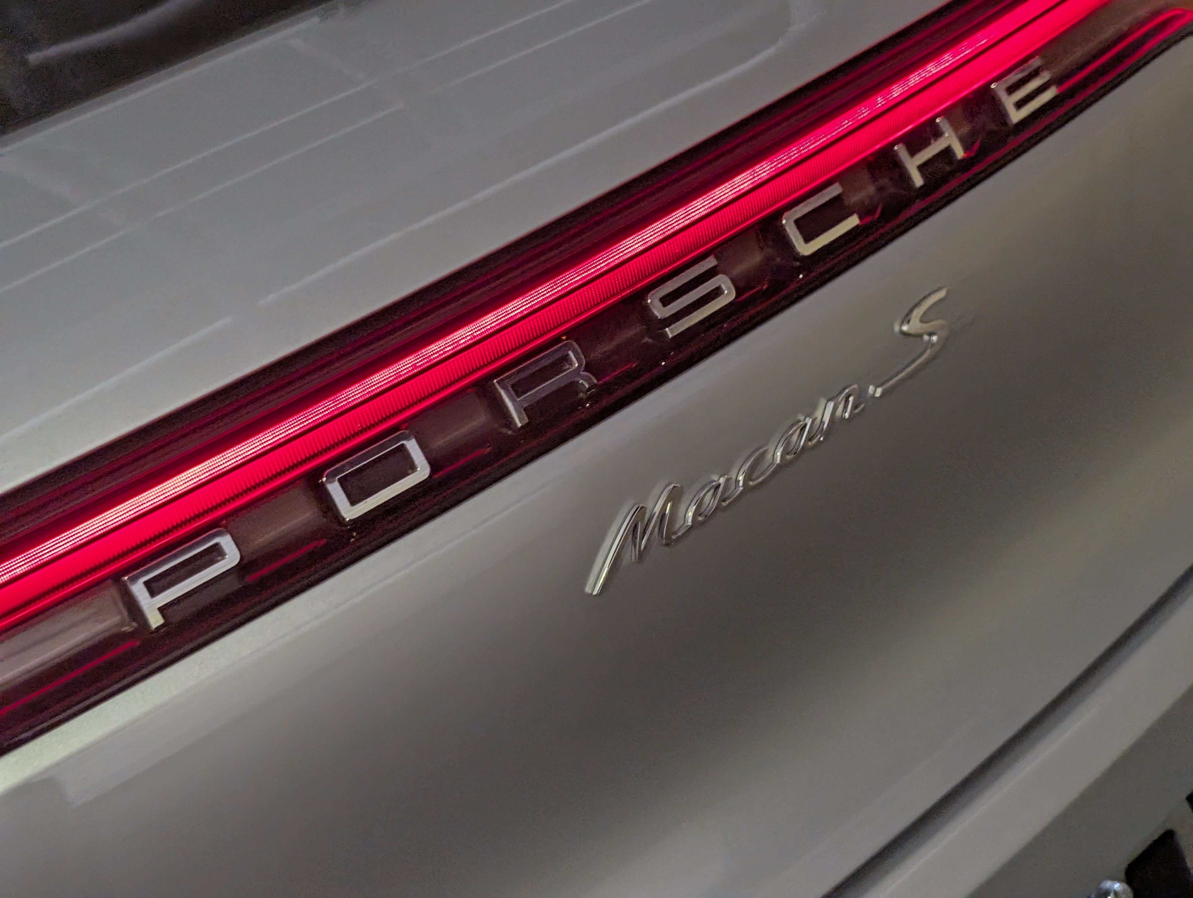 Certified 2020 Porsche Macan S AWD/4WD image 13
