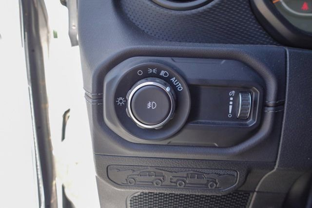 Used 2025 Jeep Wrangler Unlimited Rubicon AWD/4WD image 12