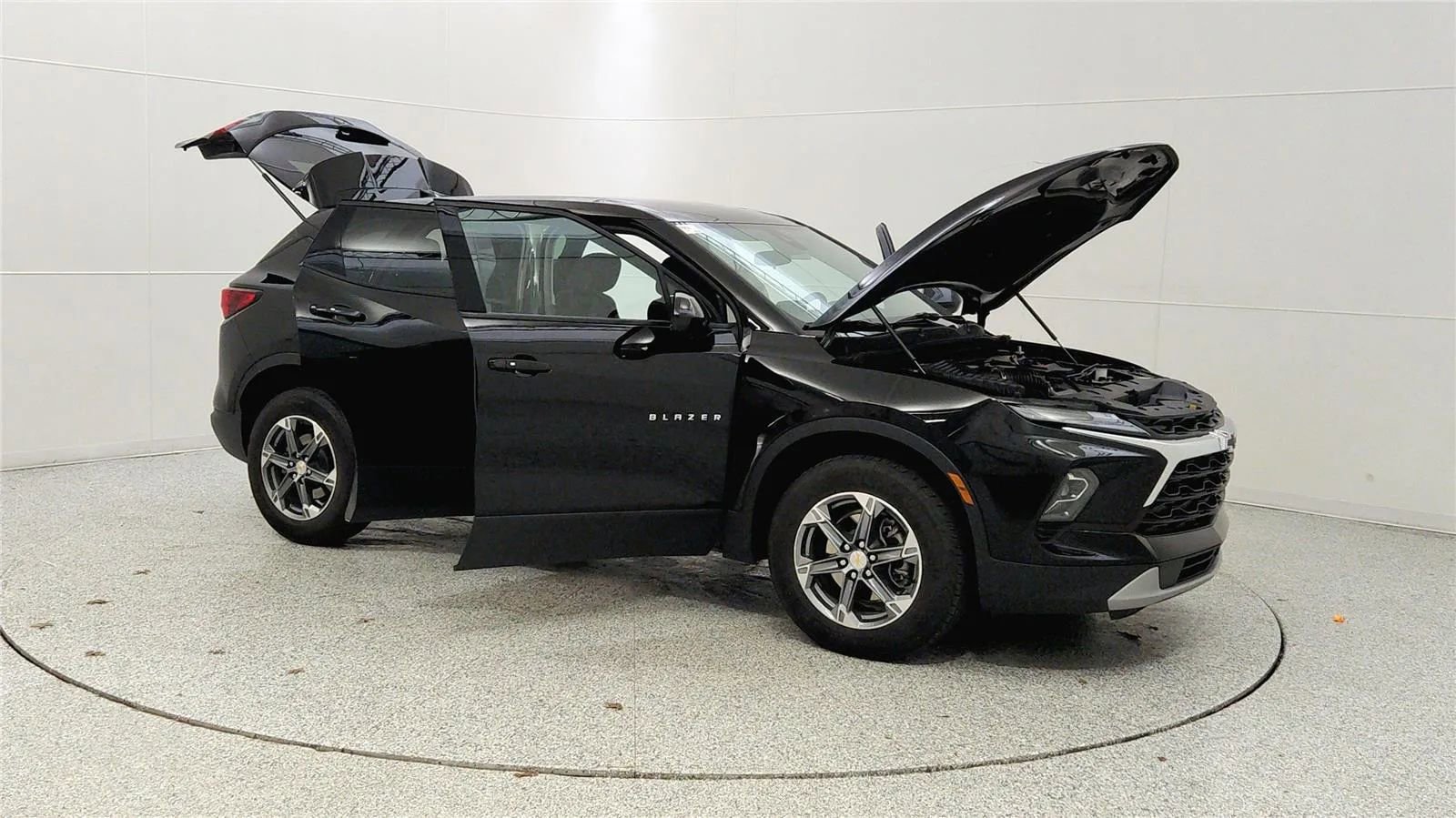 Used 2023 Chevrolet Blazer LT image 9