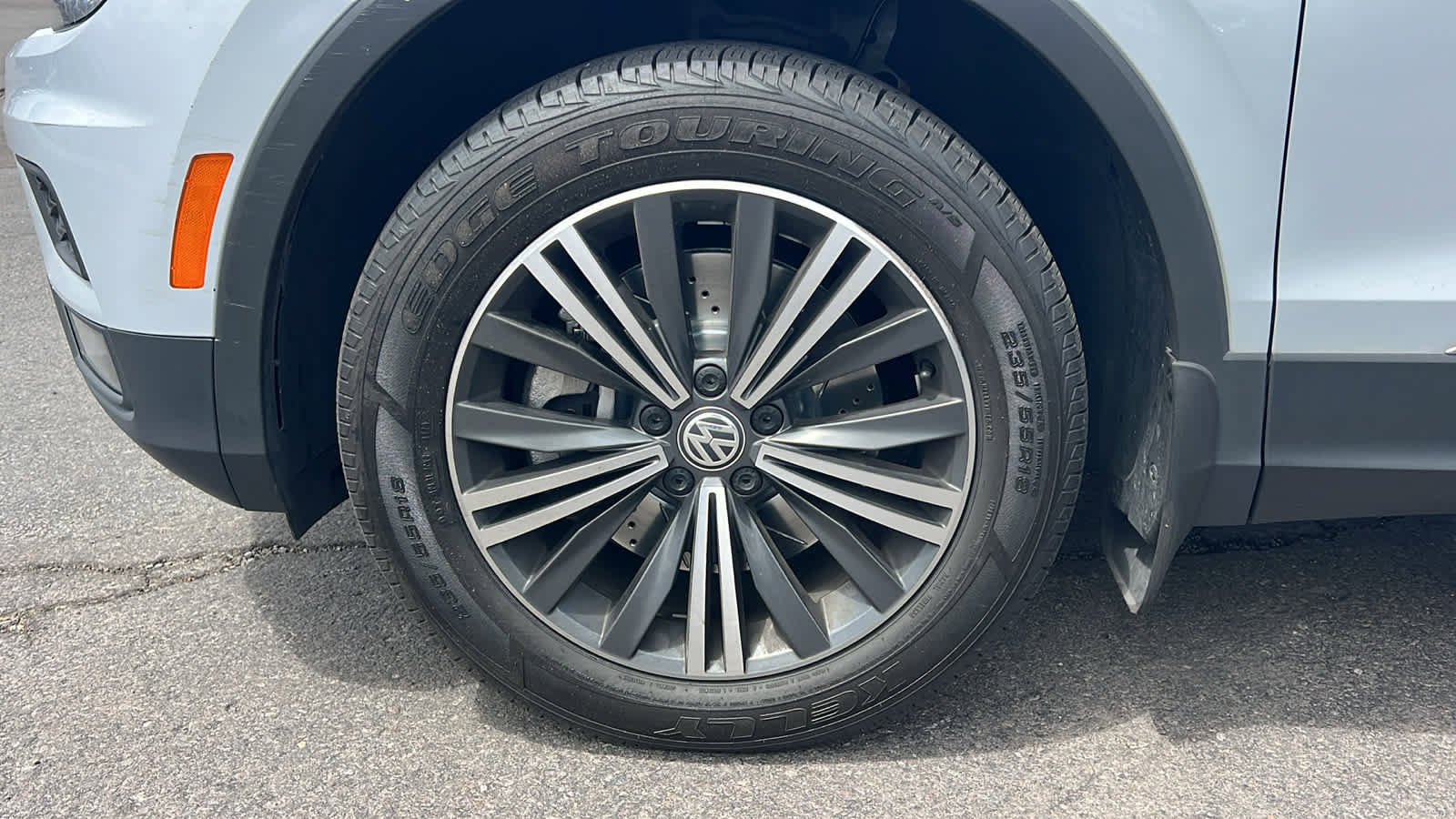 Used 2018 Volkswagen Tiguan SEL AWD/4WD image 9