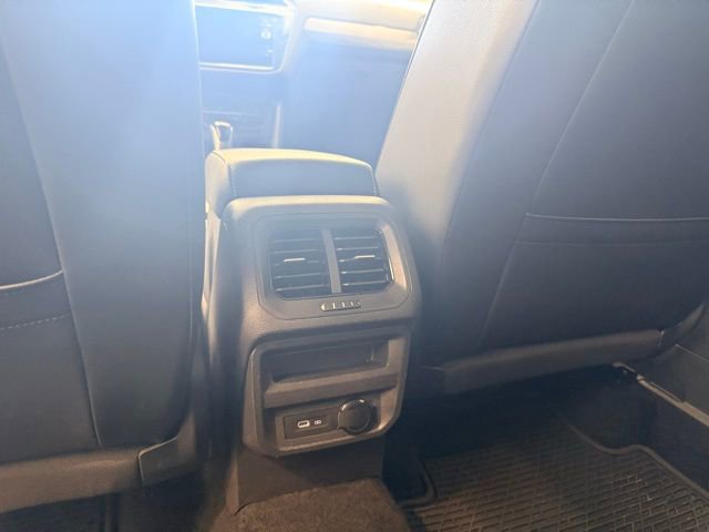 Used 2024 Volkswagen Tiguan SE image 18