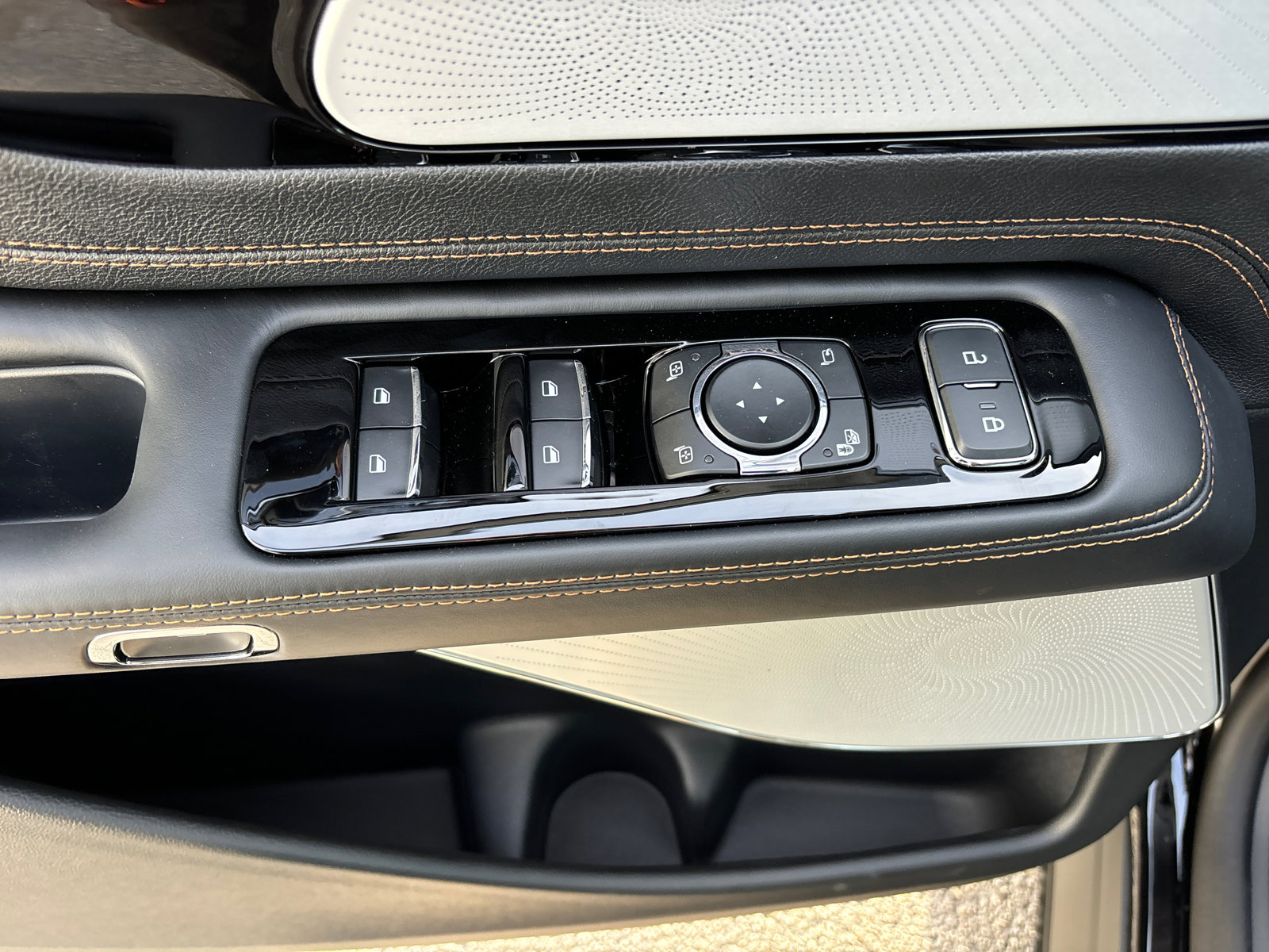 New 2025 Lincoln Aviator Black Label image 13