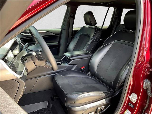 Used 2025 Jeep Grand Cherokee L Altitude RWD image 26