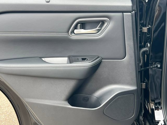 New 2026 Nissan Rogue Platinum image 32