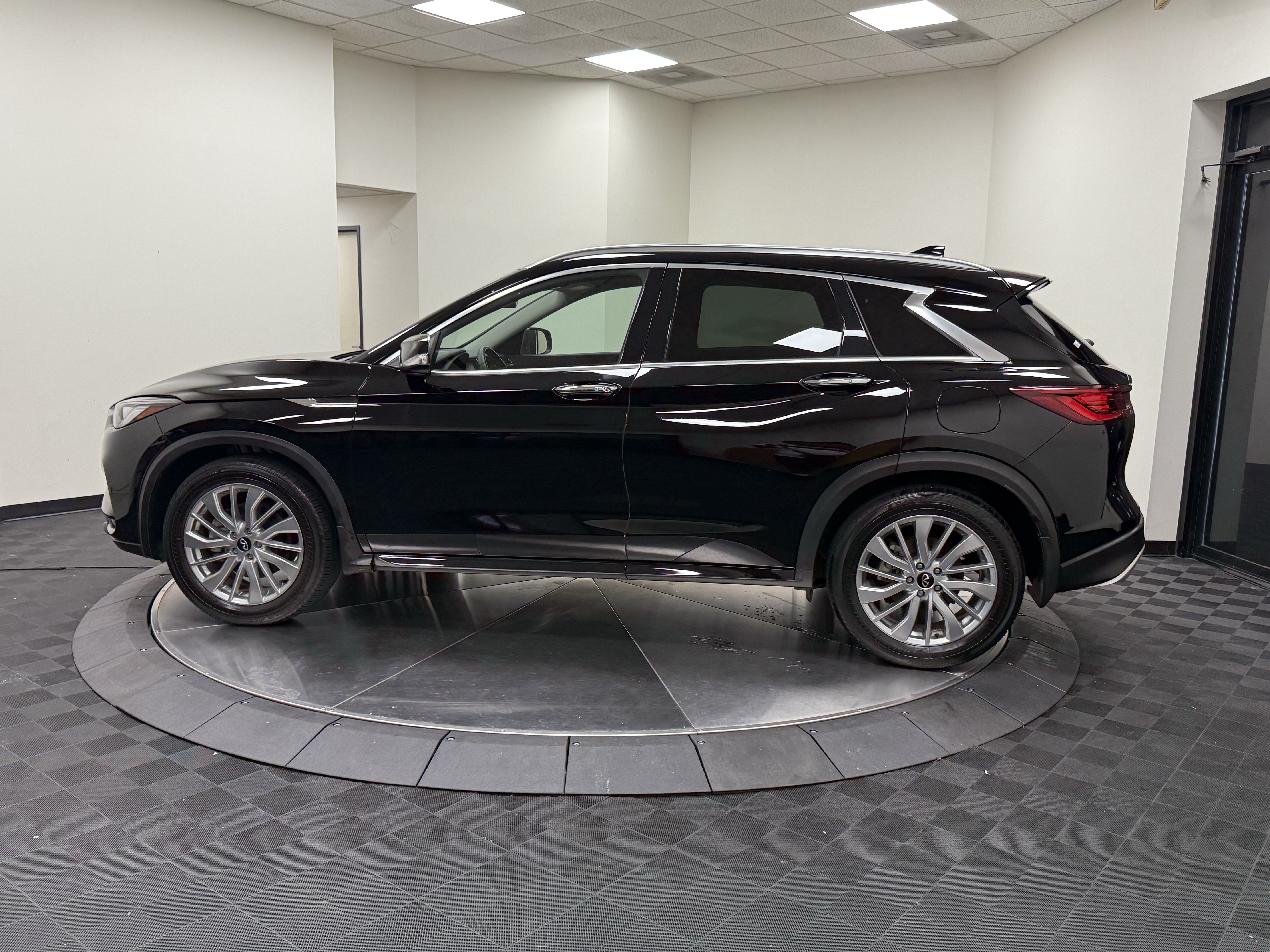 Certified 2024 INFINITI QX50 Luxe FWD image 4