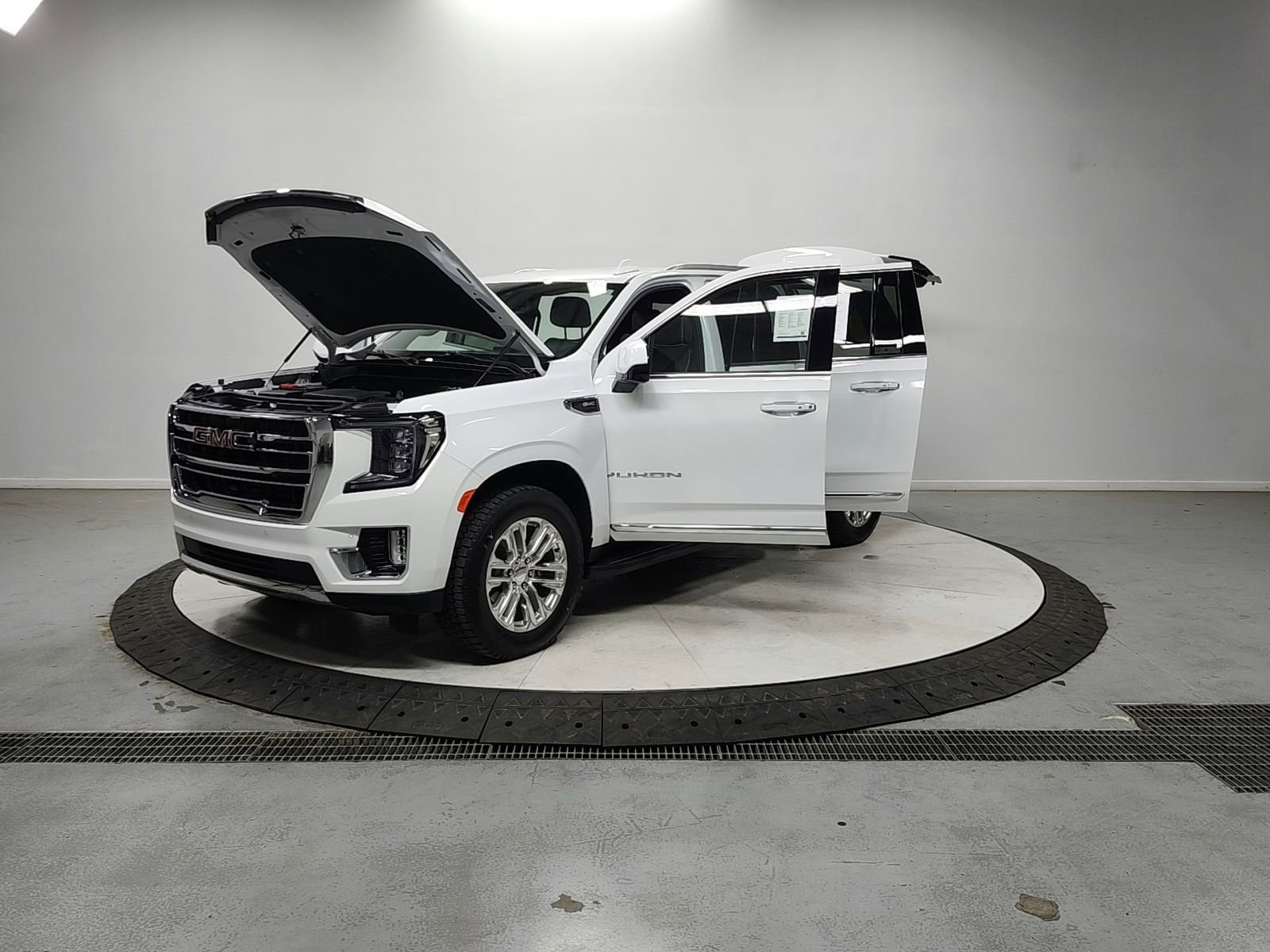 Used 2024 GMC Yukon XL SLT image 11