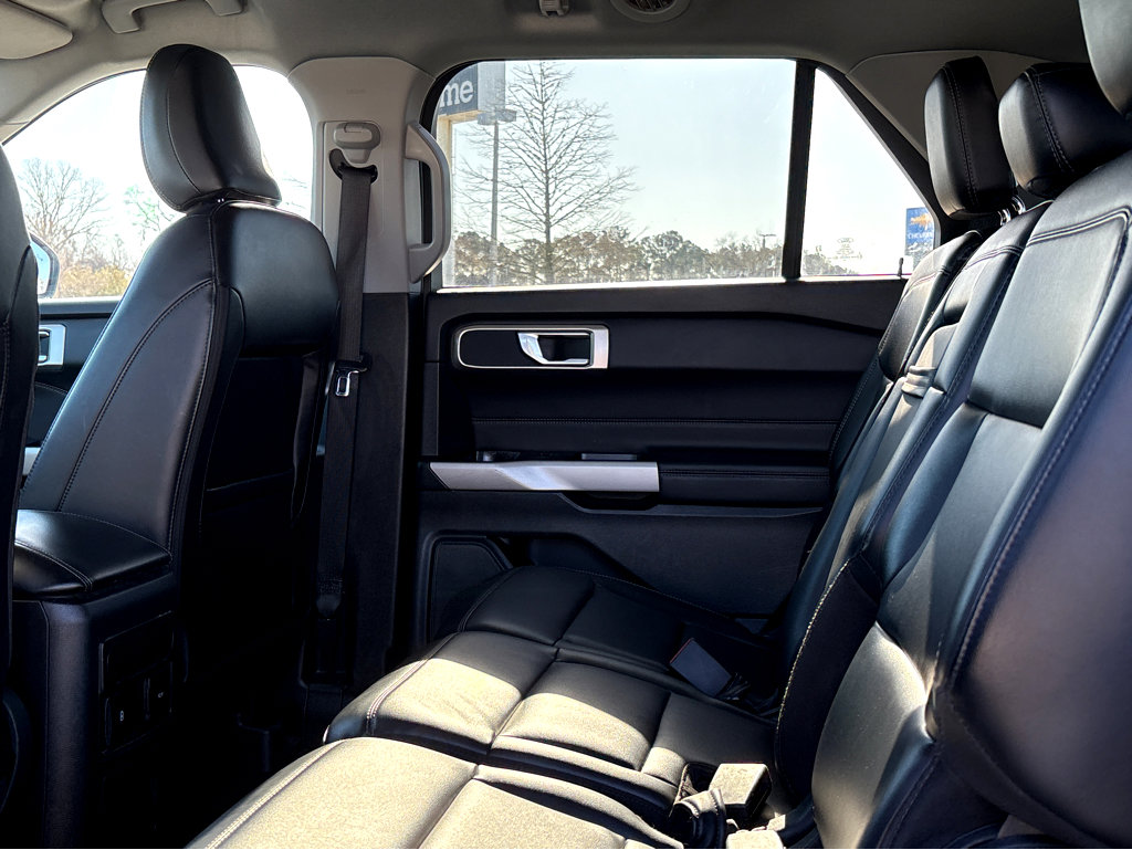 Used 2024 Ford Explorer XLT w/ Equipment Group 202A image 18