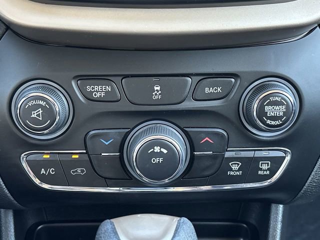 Used 2018 Jeep Cherokee Latitude w/ Safety Group image 24