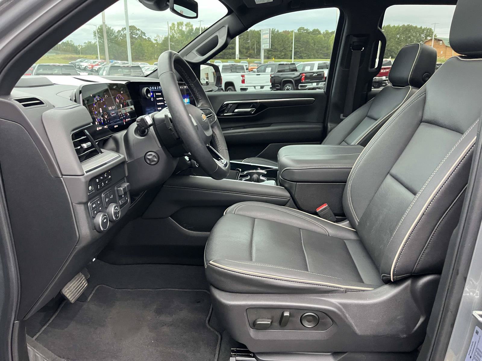 Certified 2025 Chevrolet Tahoe Premier w/ Sun And Tow Package AWD/4WD image 16