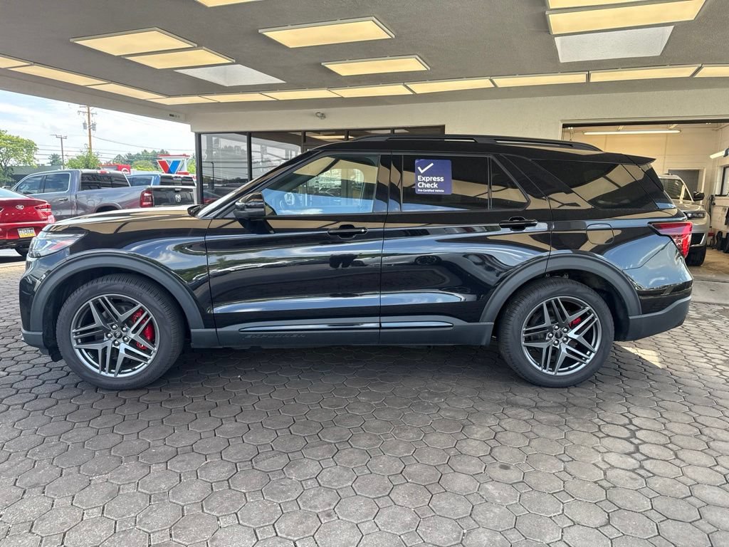 Used 2025 Ford Explorer ST AWD/4WD image 9