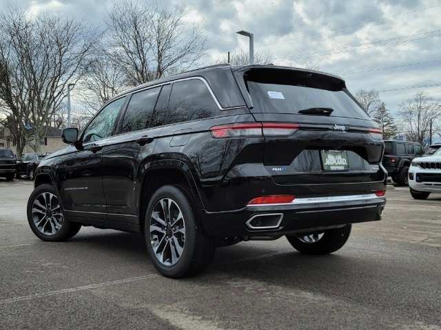 Used 2023 Jeep Grand Cherokee Overland w/ Luxury Tech Group IV AWD/4WD image 17