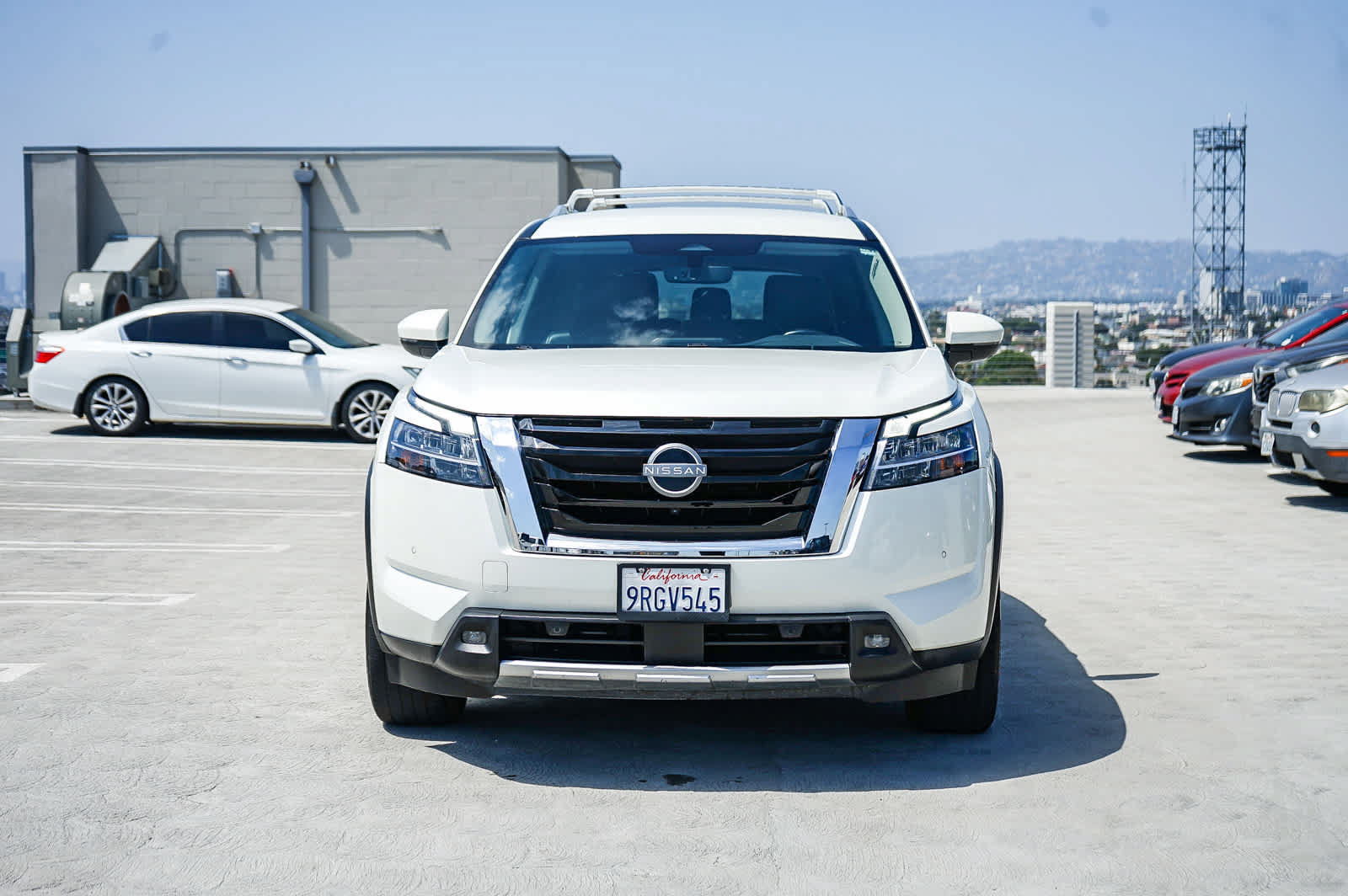 Used 2023 Nissan Pathfinder SL w/ Lighting Package (N92) FWD image 2