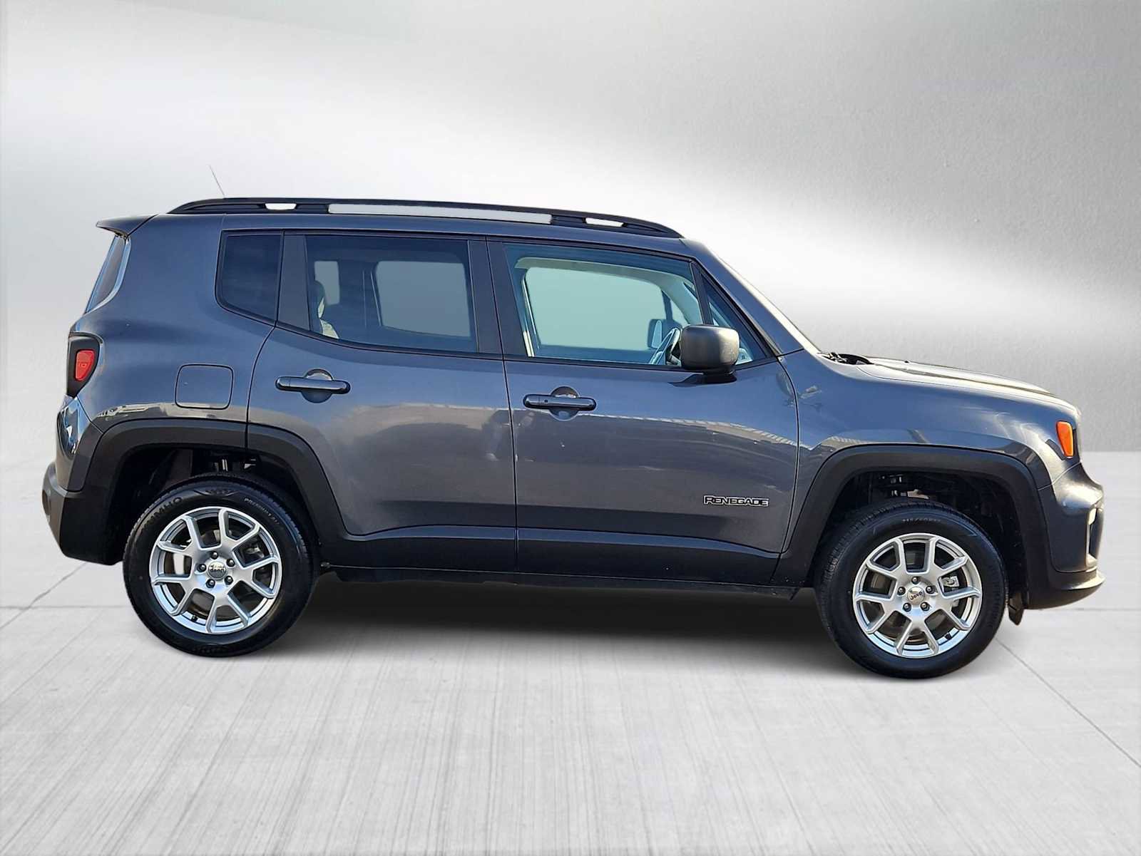 Used 2022 Jeep Renegade Latitude w/ Convenience Group image 9