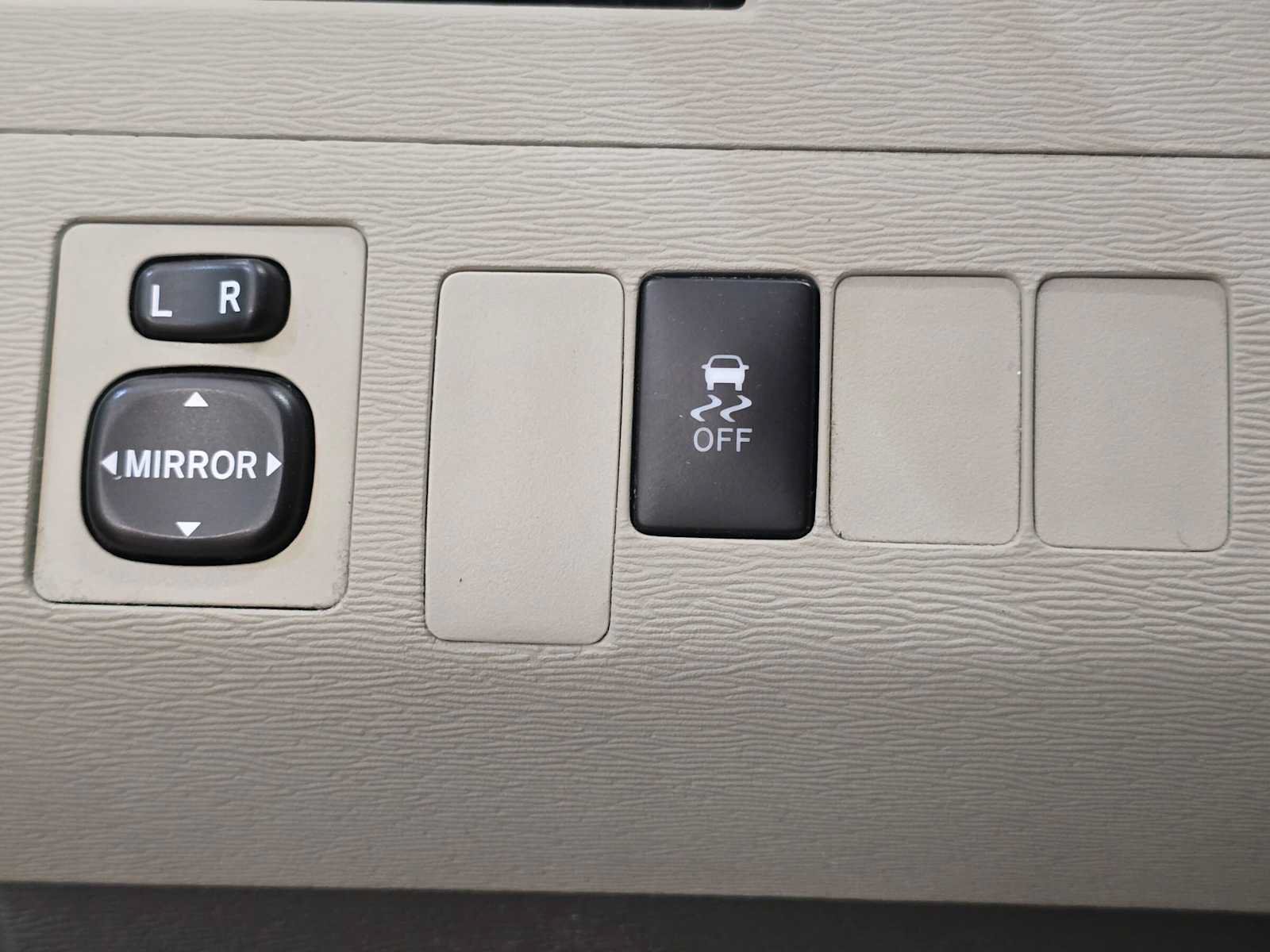 Used 2011 Toyota Sienna LE w/ Towing Pkg AWD/4WD image 17