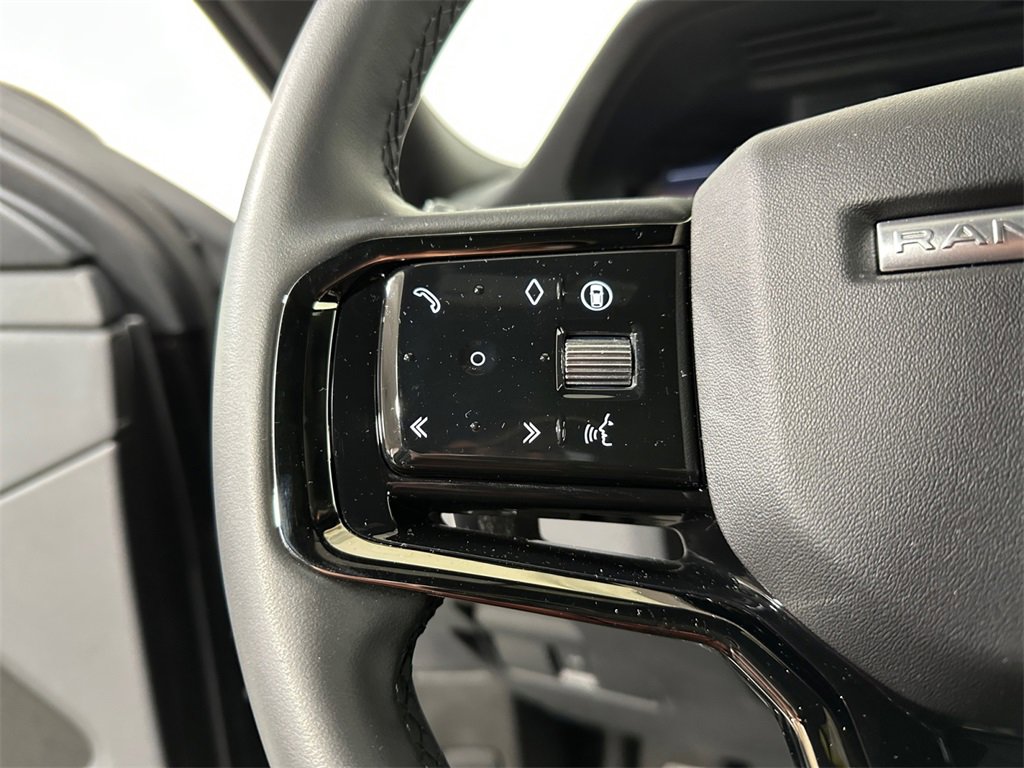 Used 2025 Land Rover Range Rover Evoque Dynamic SE image 16