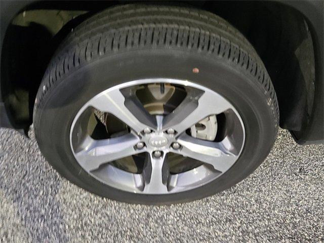 Used 2023 Jeep Grand Cherokee L Limited w/ Luxury Tech Group II image 5